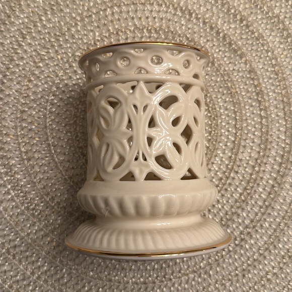 Elegant Lenox Cream Candle Holders with 24 Karat Gold Accents - Picture 4 of 5